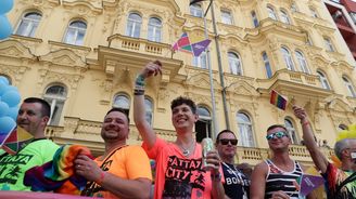 Prahou šel roztančený Prague Pride. Účastnili se ho i politici