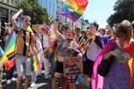 Duhový pochod Prague Pride se vydal z Václavského náměstí na Letnou