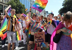 Duhový pochod Prague Pride se vydal z Václavského náměstí na Letnou