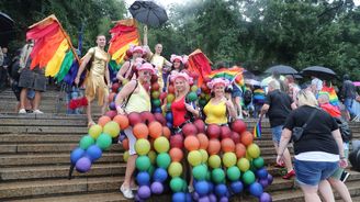 Prahou prošel duhový průvod Prague Pride Parade, zúčastnilo se ho asi 30 tisíc lidí 