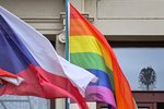 V Praze začal festival Prague Pride. Na balkóně pražského magistrátu zavlála duhová vlajka. (2. srpna 2021)