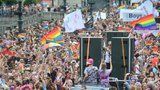 Centrum Prahy v barvách duhy: Městem projde průvod Prague Pride, omezí dopravu