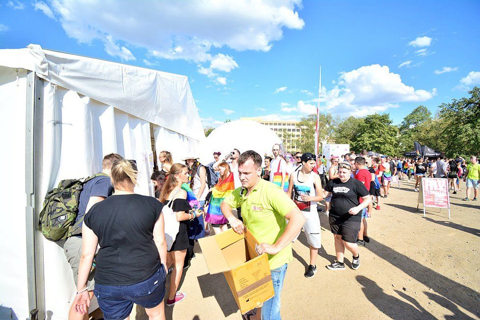 Česká společnost AIDS pomoc na Prague Pride otestovala jen 683 lidí v rámci celého týdne