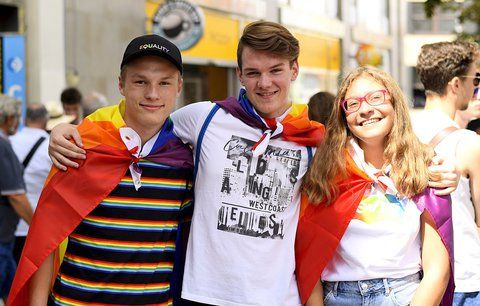 ANKETA: Co je přivedlo na Prague Pride? V průvodu nebyli jen gayové a lesby!