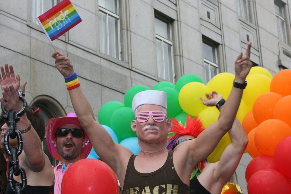 Tradiční průvod Prague Pride omezí na několik hodin dopravu v centru Prahy.