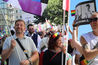 „Nic, za co by se měl člověk stydět." Duhový týden skončil. Co vzkázali politici?