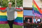 Politici vyjadřují podporu Prague Pride. Hřib vyvěsil vlajku, Šlechtová se s duhou vyfotila