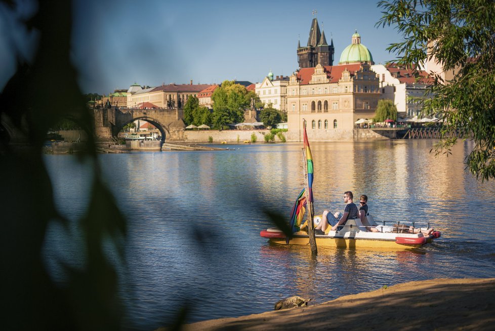 Zahajovací koncert Prague Pride na Střeleckém ostrově.