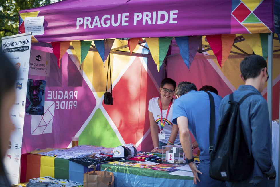 Zahajovací koncert Prague Pride na Střeleckém ostrově.