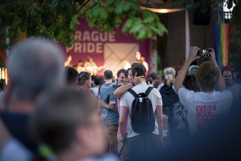 Zahajovací koncert Prague Pride na Střeleckém ostrově.