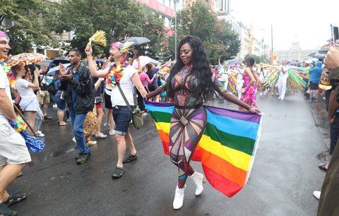 Praha pod duhovou vlajkou. Prague Pride otevře problematiku homosexuálů na Ukrajině i v Bělorusku