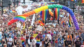 „Duhový“ pochod Prague Pride na podporu homosexuálů