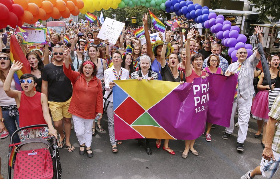 Celebrity šly v čele gay průvodu Prague Pride.