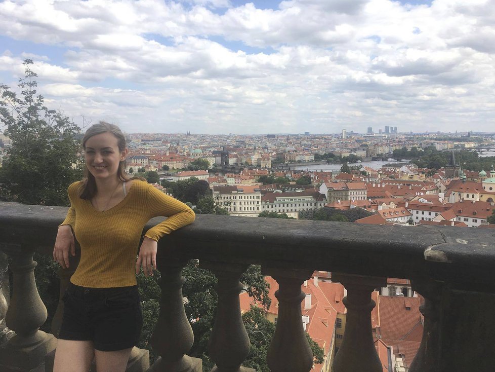 Praha je podle Mary nádherná a veliká. Je v ní ale na její vkus až moc turistů.
