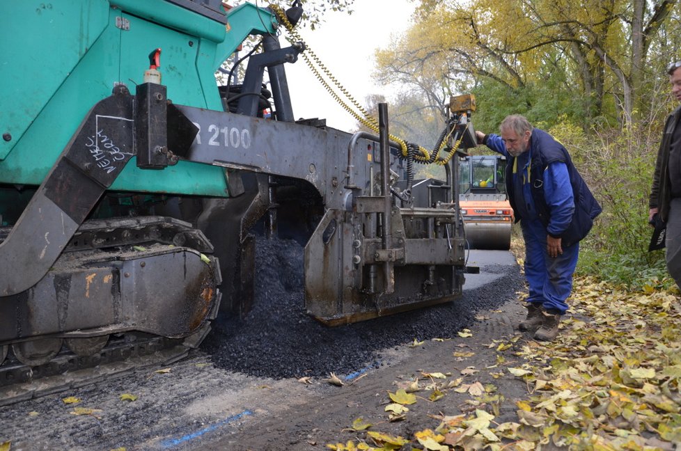 Takto výstavba cyklostezky v úseku Netluky-Uhříněves-Kolovraty probíhala.