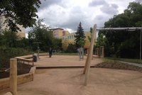 Kavárna, odpočinkové místo i nové schodiště. Park Židovské pece na Žižkově čekají úpravy