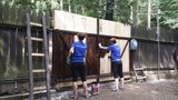 Chuchelský zookoutek zútulnili dobrovolníci: Vykydali hnůj a natřeli plot