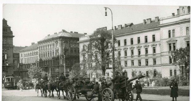 Dokumenty o osvobození Prahy jsou po 75 letech odtajněné. Rusové popsali boj s nacisty