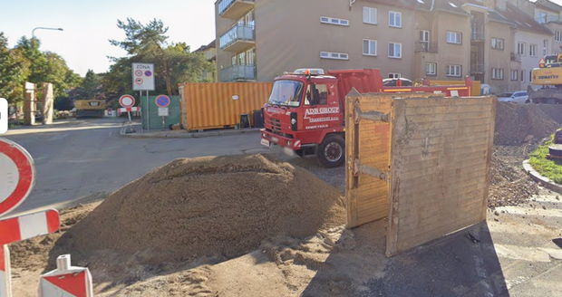 Uzavírka Šárecké ulice. Uzavírka Šárecké ulice.