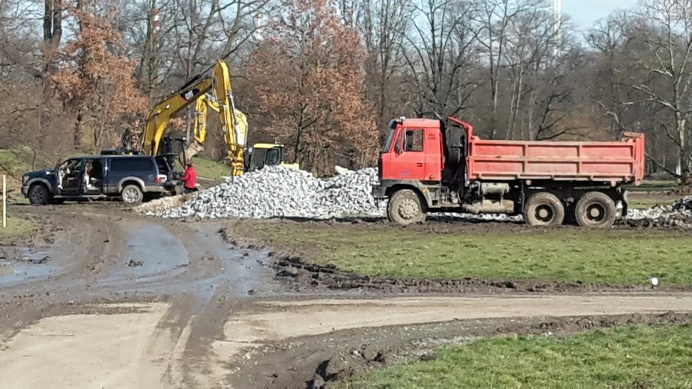 Ve Stromovce probíhají práce v rámci revitalizace parku.