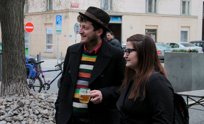 Autor projektu Ondřej Kobza s ředitelkou Pián na ulici Michaelou Hečkovou s radostí sledují nervy drásající rychlo-turnaj.
