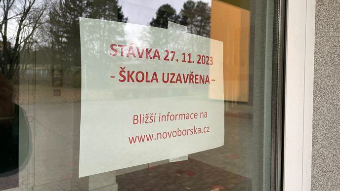Stávka na ZŠ Novoborská v Praze 9.
