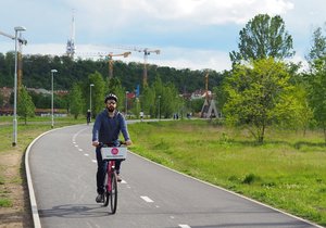 Cyklostezka na Rohanském ostrově. 