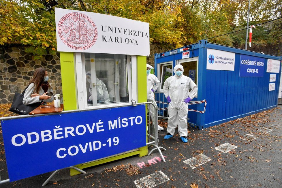 Ve Studničkově ulici na pražském Albertově bylo 13. listopadu 2020 otevřeno další odběrové místo, kde se mohou lidé nechat otestovat na nemoc covid-19
