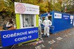 Ve Studničkově ulici na pražském Albertově bylo 13. listopadu 2020 otevřeno další odběrové místo, kde se mohou lidé nechat otestovat na nemoc covid-19.