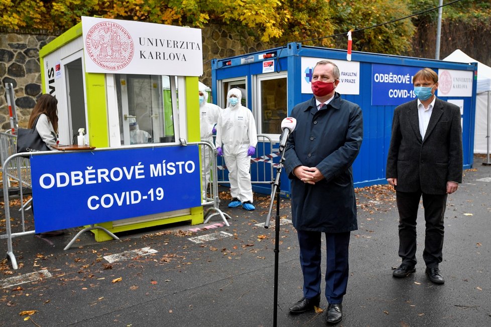 Ve Studničkově ulici na pražském Albertově bylo 13. listopadu 2020 otevřeno další odběrové místo, kde se mohou lidé nechat otestovat na nemoc covid-19