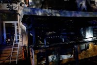 Požár v Praze 6: Hořel altán a střecha restaurace, škoda tři miliony