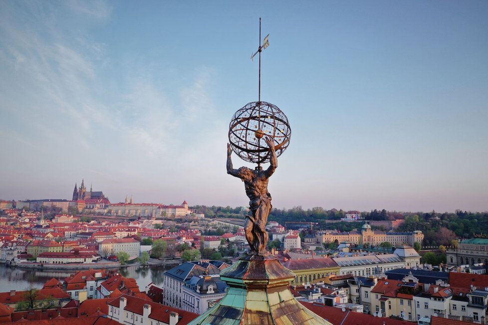 Fotograf Amos Chapple z Nového Zélandu nafotil Prahu z nezvyklé perspektivy.