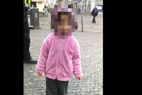 Holčička si sama vyrazila na výlet tramvají. „Nevím, kde je maminka,“ řekla strážníkům na Andělu