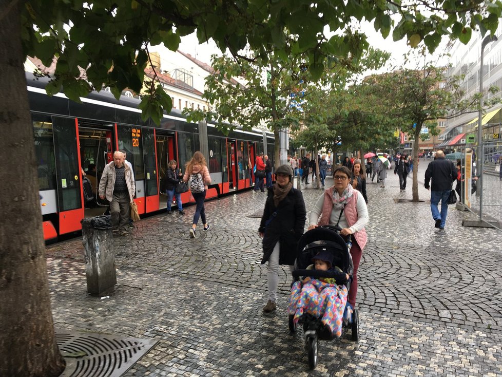 Od pondělí 25. září je uzavřen vstup do metra Anděl ze směru od obchodního centra.