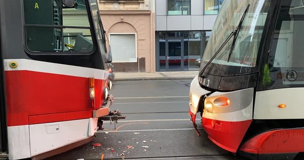 U Anděla se 8. ledna srazily tramvaje.