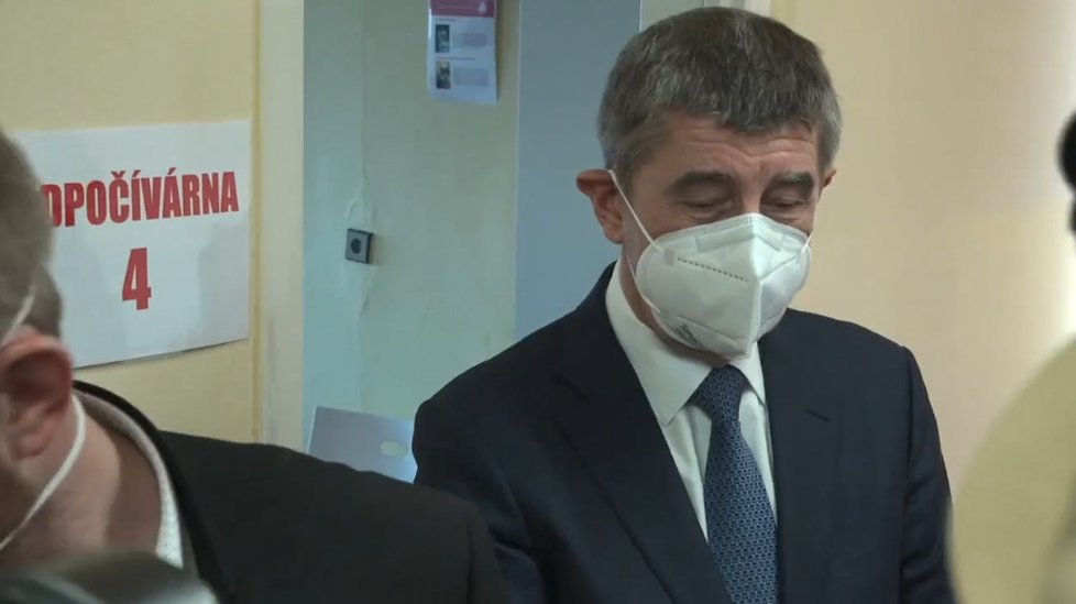 Andrej Babiš s Petrem Arenbergerem ve vinohradské nemocnici.