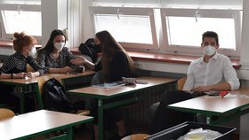 Na Gymnáziu Arabská v Praze začaly 24. května 2021 státní maturitní testy.