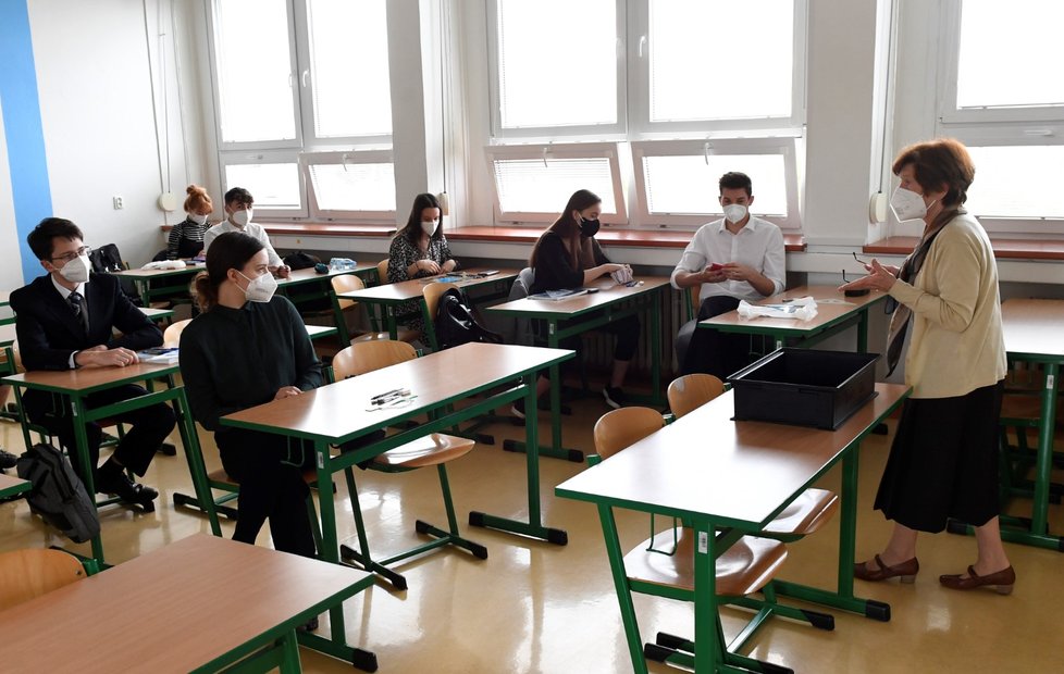 Na Gymnáziu Arabská v Praze začaly 24. května 2021 státní maturitní testy.