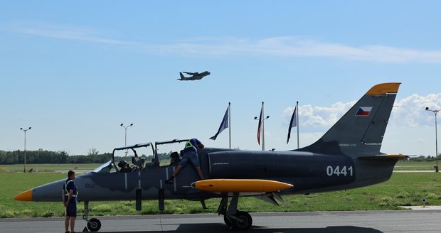 Poslední let letounu L-39C Albatros nad Českem.