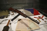 Válka rozkročená napříč Evropou: Výstava v Armádním muzeu vypráví příběh roku 1944 pohledem Čechoslováků