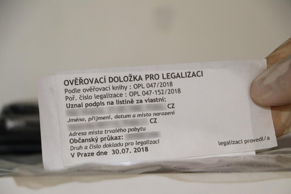 Podvodníci získali celkem devět aut za více než 14 milionů.