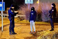 Kluk (14) vzal tátovi auto a s kamarády vyrazil na výlet po Praze! Policie ho stopla v Holešovičkách