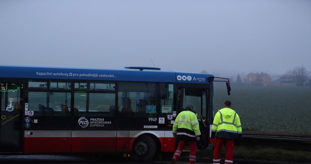 Nehoda autobusu na D8, 4. ledna 2021.