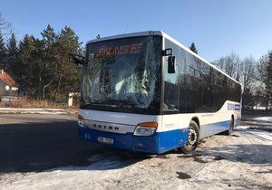 Nehoda autobusu se školním výletem u Prahy