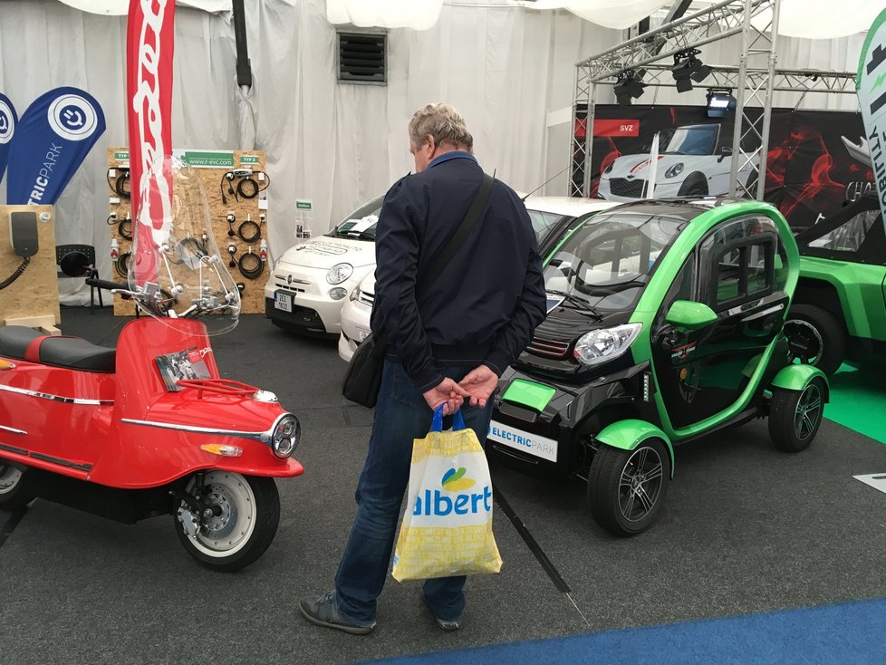 Výstava Autoshow Praha v pražských Holešovicích.