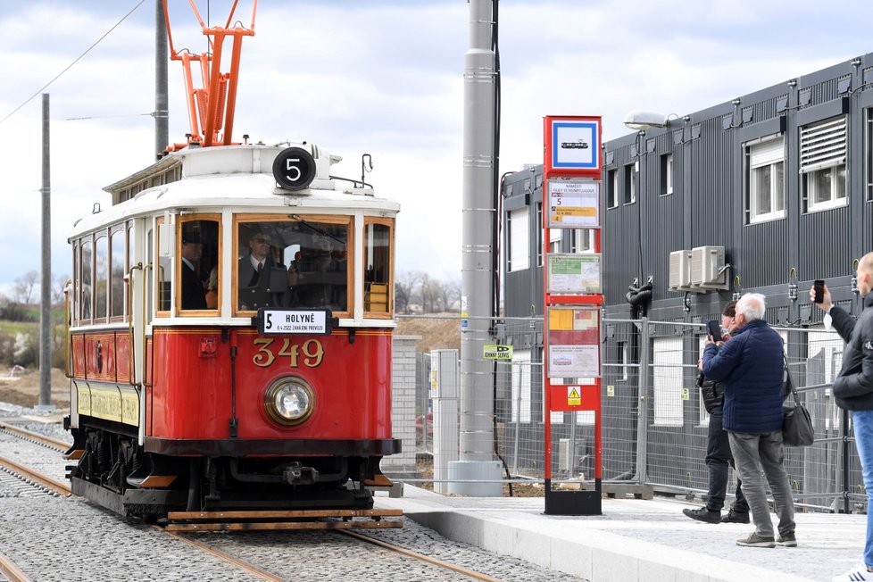 Slavnostní zahájení provozu na nové tramvajové trati Sídliště Barrandov - Holyně, 8. dubna 2022, Praha.