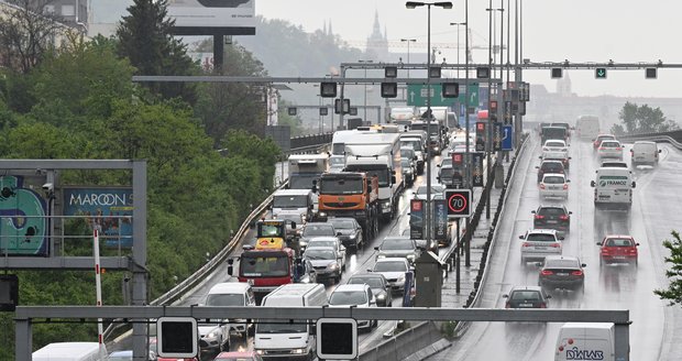 Kolony kvůli opravě Barrandovského mostu (15. května 2023)