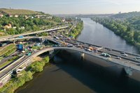 Barrandovský most, rozkopaný sever či Rozvadovská spojka: Největší letošní silniční opravy v Praze