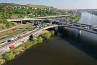 Barrandovský most o víkendu: V sobotu začaly přípravné práce, řidiče čeká omezení provozu