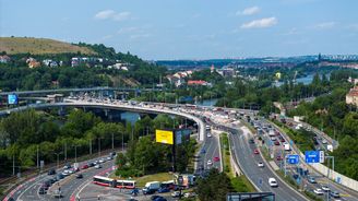 Rekonstrukce Barrandovského mostu vstupuje do poslední etapy. Hotovo má být o rok dříve